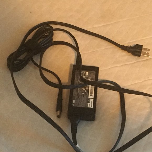 HP 65W Power Adapter TPC-LA58 - Picture 1 of 8
